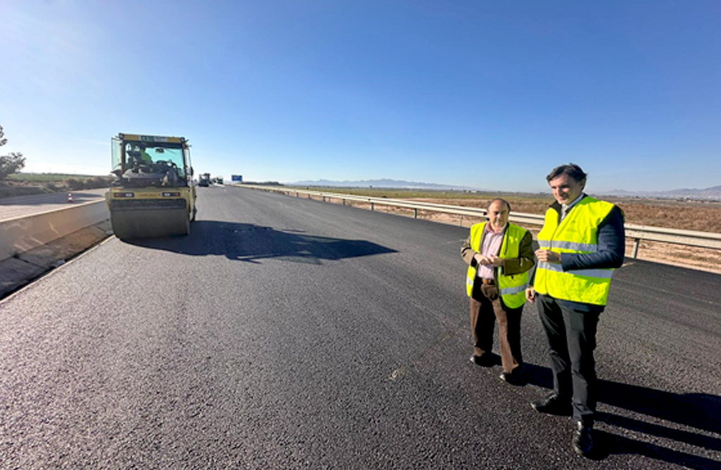Fomento refuerza la seguridad vial en Alhama de Murcia con el reasfaltado de la autova RM-23
